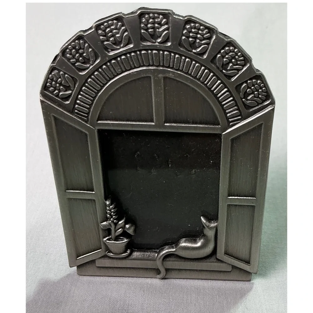 Vintage Metal Mini Picture Frames Lot of 2 Cat Window & Ornate Rectangle 2x3